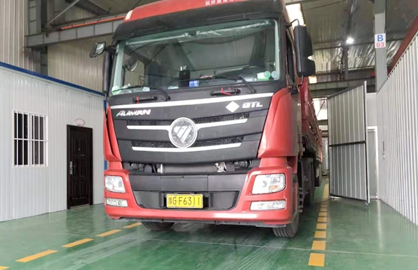 5月，河南新印禮品箱自動穿提扣機持續(xù)發(fā)貨中